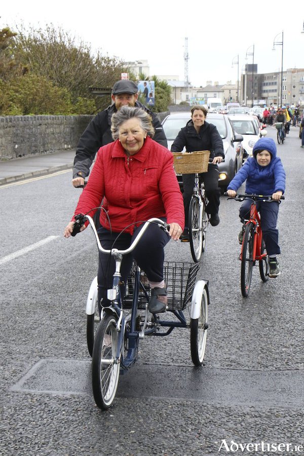 Fiche bliain ag fás: Lots of space to try a Salthill Cycleway